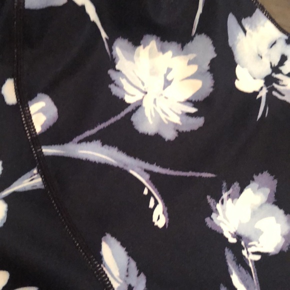 Athleta Blue Floral Capri Leggings-Size Small - Picture 2 of 4